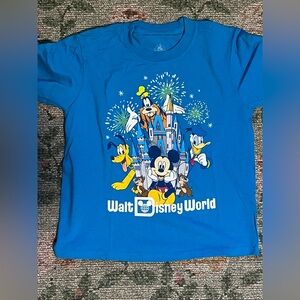 Walt disney world blue t shirt kids size small 💙✨